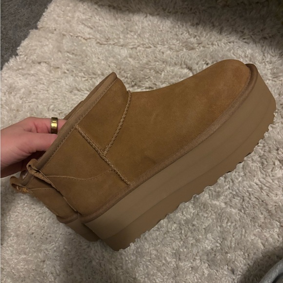 UGG Classic Ultra Mini Platform - Picture 3 of 5
